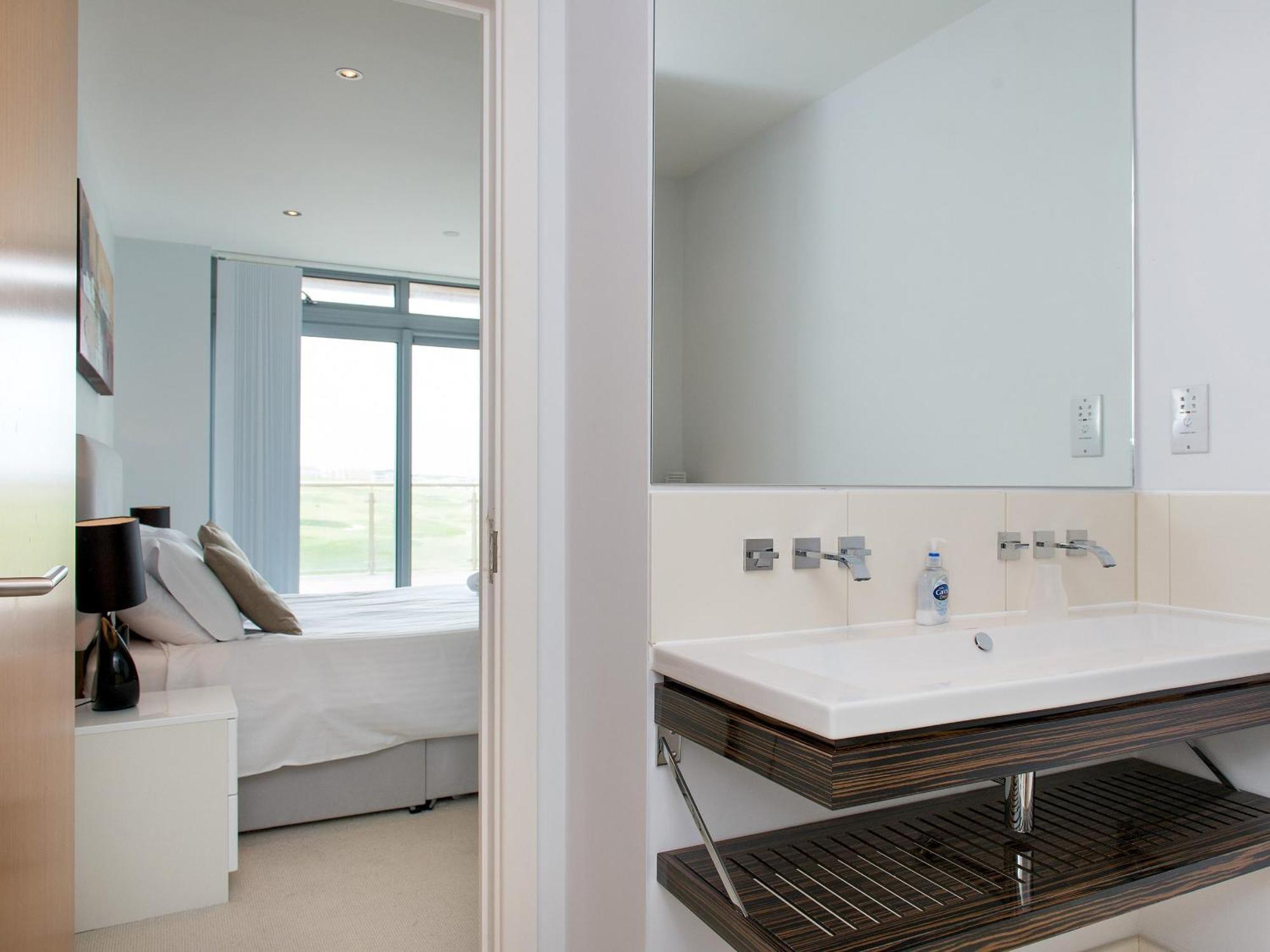 Fistral View - 3 Cribbar Apartment นิวคีย์ ภายนอก รูปภาพ